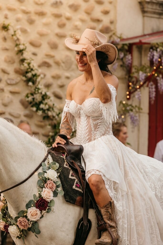 Robe de mariée sur mesure en dentelle — Atelier Aurélie Mey Drôme